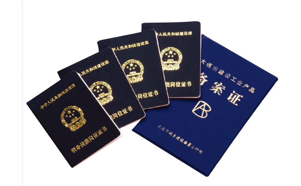䰸C